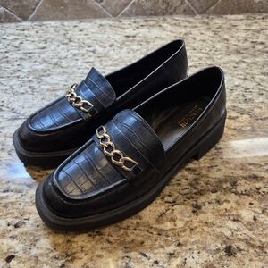 Kenneth Cole Reaction Black Croc-Embossed Loafers with Gold Chain